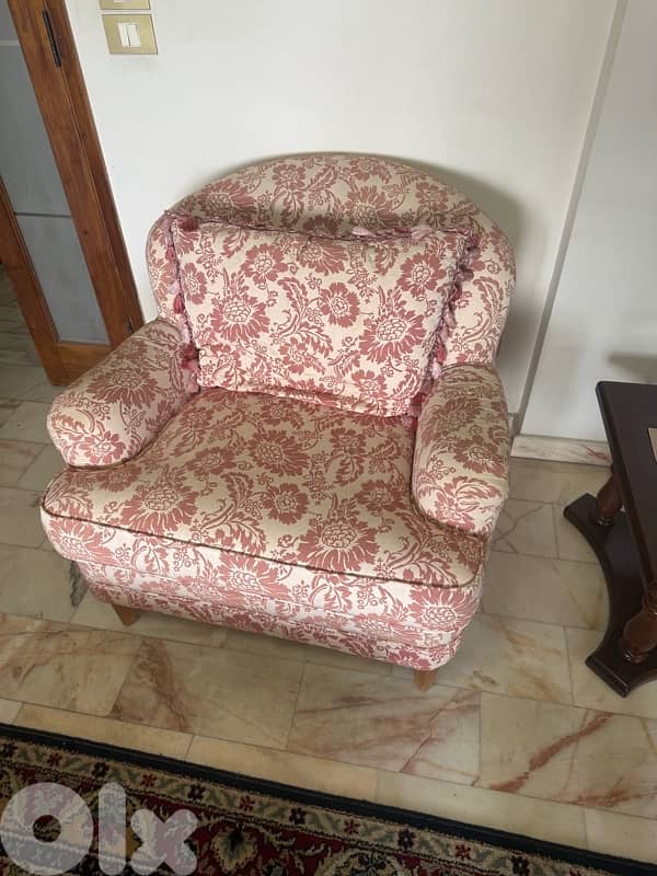 Full Classic Salon – 3 Sofas + Solid Wood Tables – Excellent Condition 2