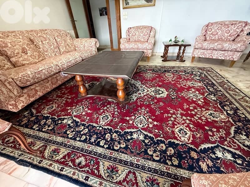 Large Persian Style Carpet – Beautiful Design – Good Condition 1
