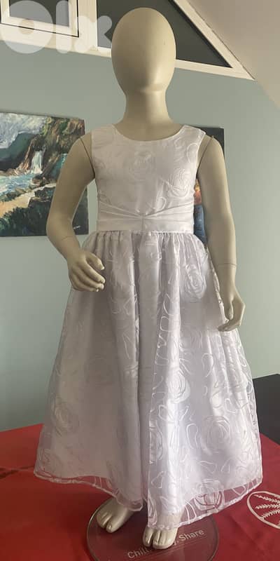 Girl's white dress