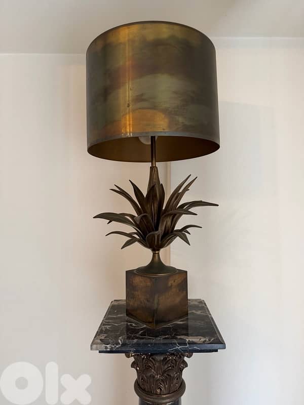 Luxury Marble Pedestal Column with Decorative Bronze Lamp 3