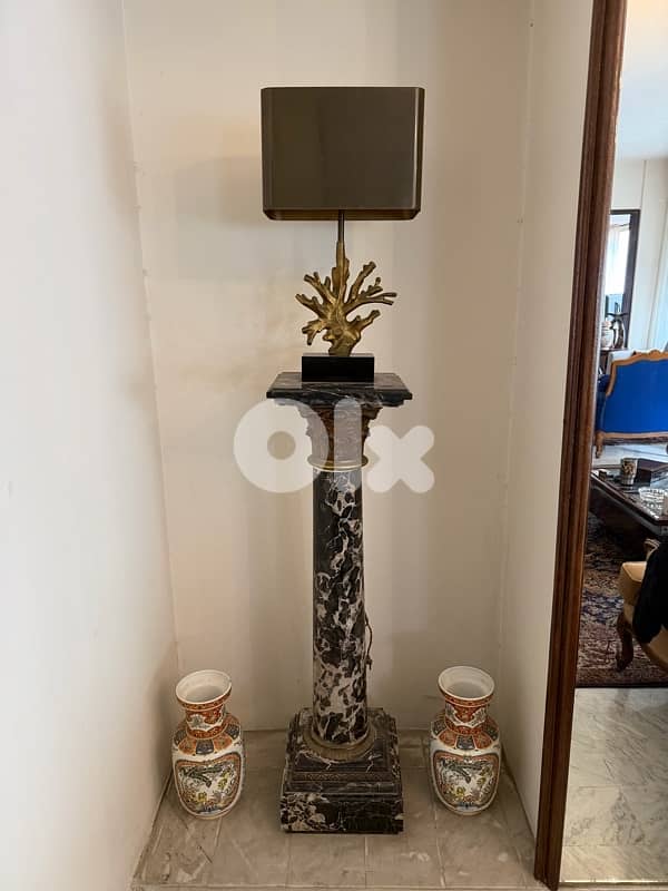 Luxury Marble Pedestal Column with Decorative Bronze Lamp 4