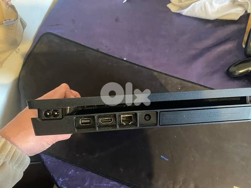 Ps4 used like new 1