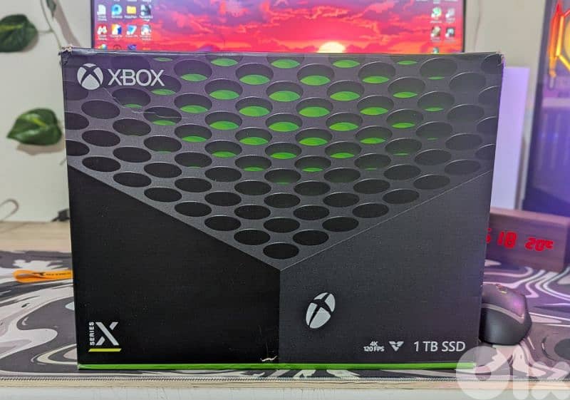 XBOX SERIES X WITH 2 CONTROLLERS 1