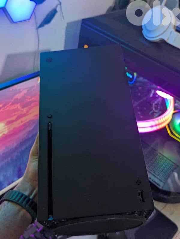 XBOX SERIES X WITH 2 CONTROLLERS 2