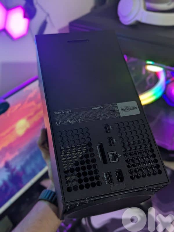 XBOX SERIES X WITH 2 CONTROLLERS 3