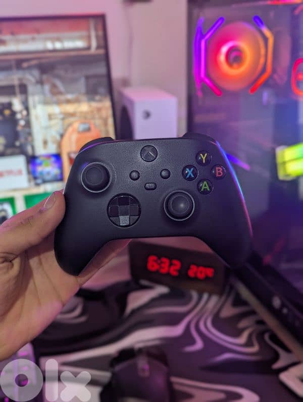 XBOX SERIES X WITH 2 CONTROLLERS 8
