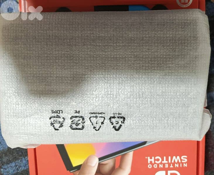 NINTENDO SWITCH NEW OLED 12