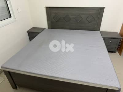 غرفة نوم كاملة مع غرفة أولاد