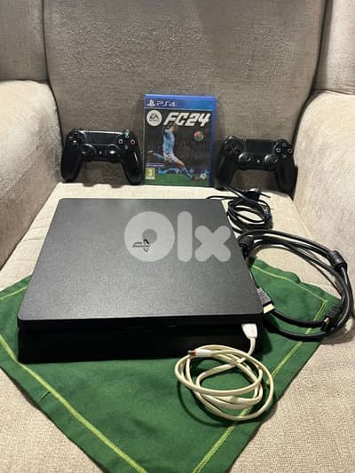 PS4 Slim Used Like New + UPS + 2 Controller + CD