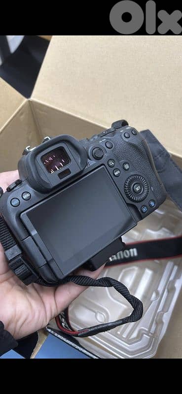 Like new Canon R6+ lens+ flash+stand 1