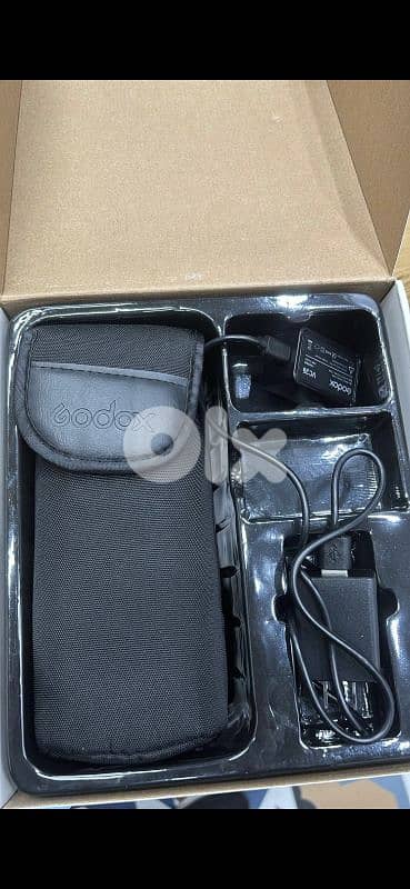 Like new Canon R6+ lens+ flash+stand 2