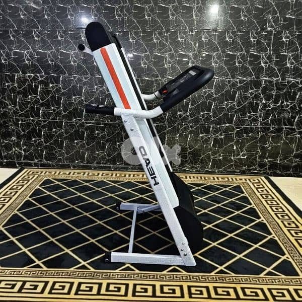 2.0HP MOTOR POWER Treadmill, Model HEAD , max users weight 120. KG 2