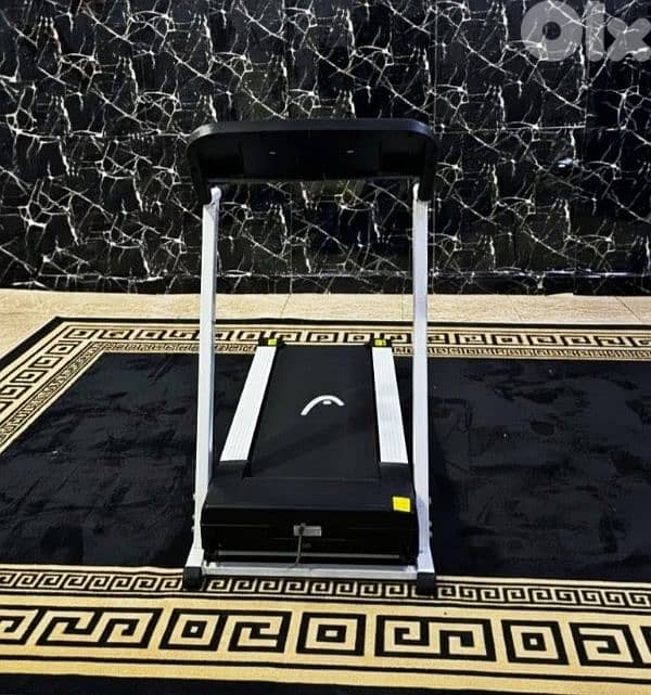 2.0HP MOTOR POWER Treadmill, Model HEAD , max users weight 120. KG 3