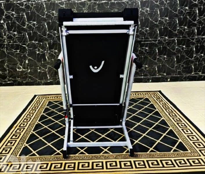 2.0HP MOTOR POWER Treadmill, Model HEAD , max users weight 120. KG 7