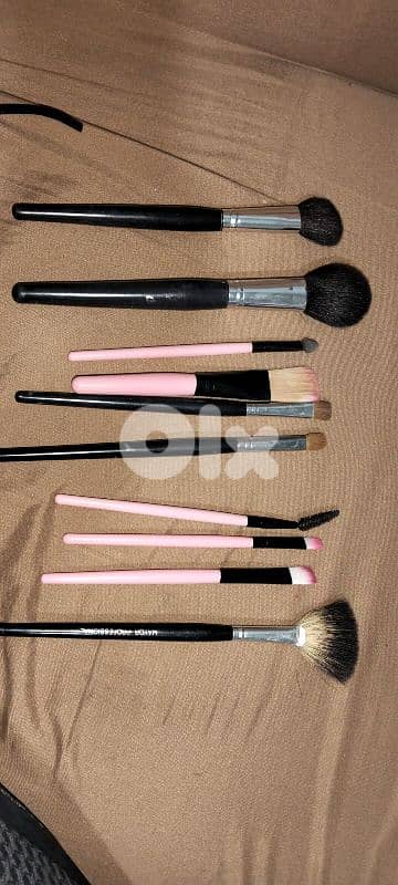 نبحث ان مصنع ل فراشي ماكياج ولكن بجودة عالية