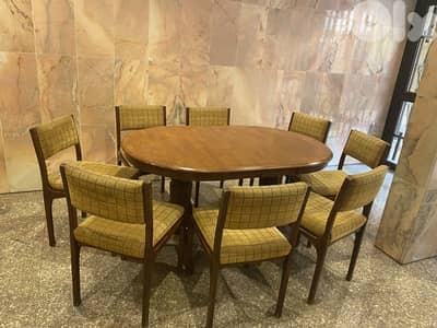 طاولة سفرة مع ٨ كراسي