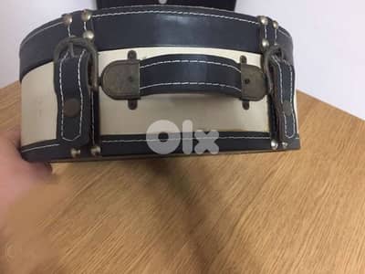 Leather box decoration. علبة جلد