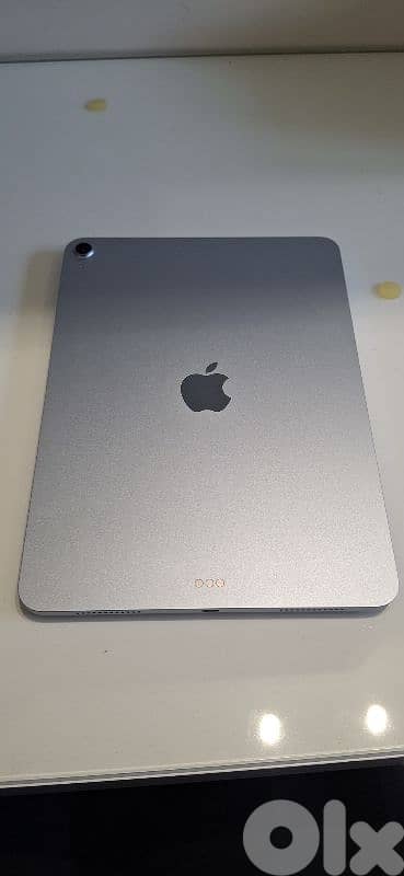 Ipad Air M3 (super clean - Under official Warranty)