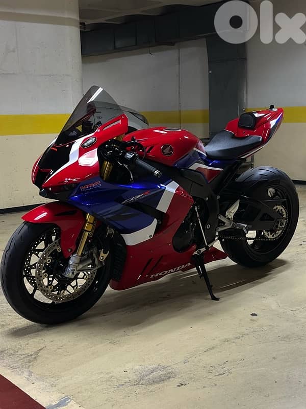 CBR 1000 RR-R SP 4