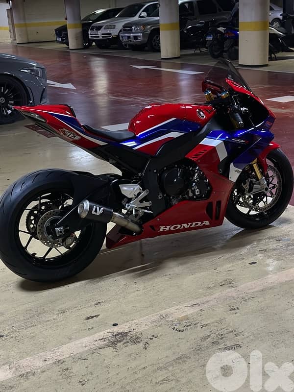 CBR 1000 RR-R SP 10