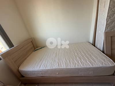 bed with mattress تخت مع فرشه