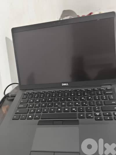 لابتوب dell كتير نظيف بطاريه جيده مع شارج الاصلي