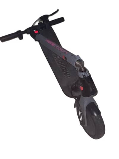 MOMODESIGN E-Scooter