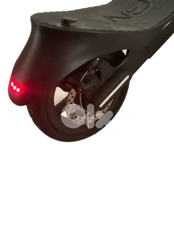 MOMODESIGN E-Scooter 5