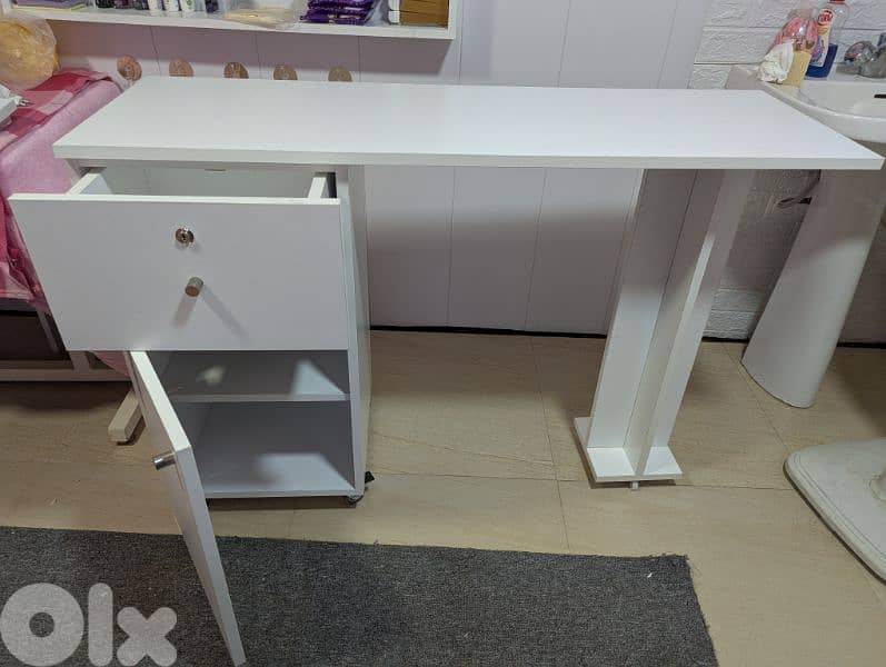 Table and palms rest for sale 2