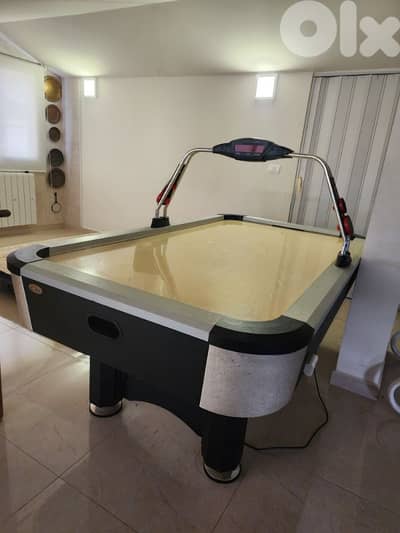 Air Hockey Table طاولة الهوكي الجوية