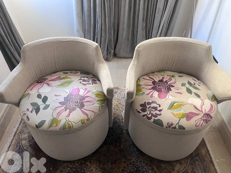 chairs ( poof) with casters 2