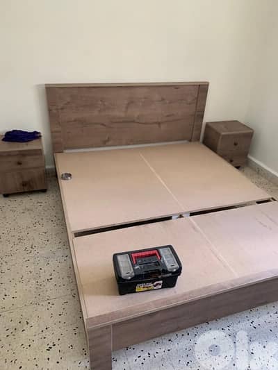 تخت مجوز مع تنين كمود جديدة من المعمل بافضل الاسعار