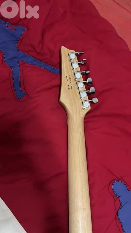 electric guitar deviser + amp yamaha + cables + strap 6