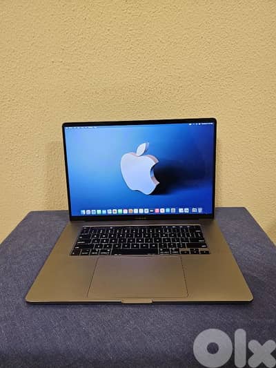MacBook pro - 4GB VGA  - 16GB ram - 500GB nvme - touchbar - like new