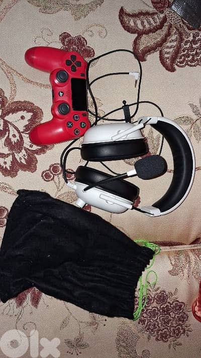 ps4 controller original and razor black shark v2 white edition headset