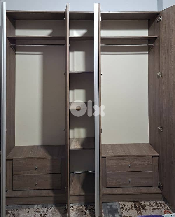 Master badroom closet خزانة غرفة نوم 1