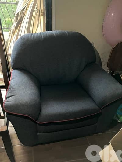 غرفة جلوس حالة جيدة  للتواصل :٠٣٠٧٥٦٢٢