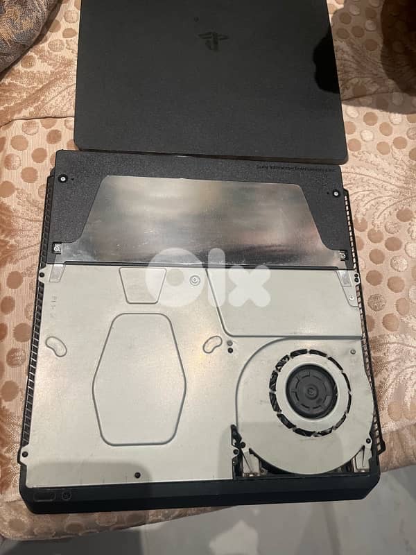 PS4 Used like new mousta3male la 3 techhour 1