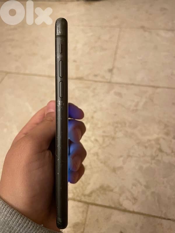 iPhone 11 - Battery Capacity = 100% 1