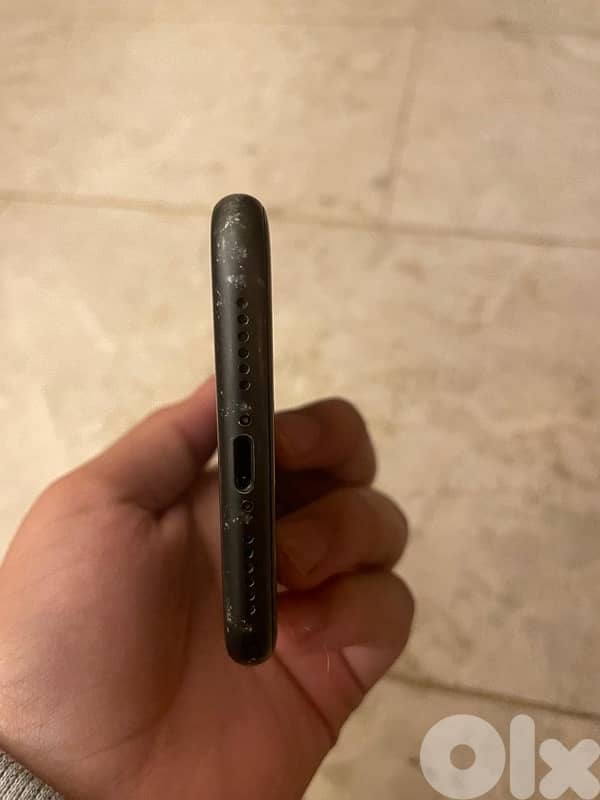 iPhone 11 - Battery Capacity = 100% 3