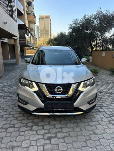 Nissan X-trail AWD 2019 silver on black (company source)