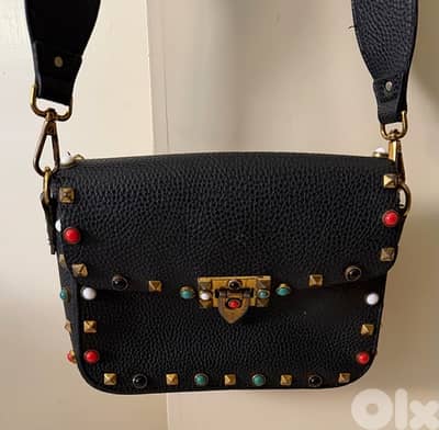 جزدان نسائي جلد طبيعي مستعمل بحالة جيدة