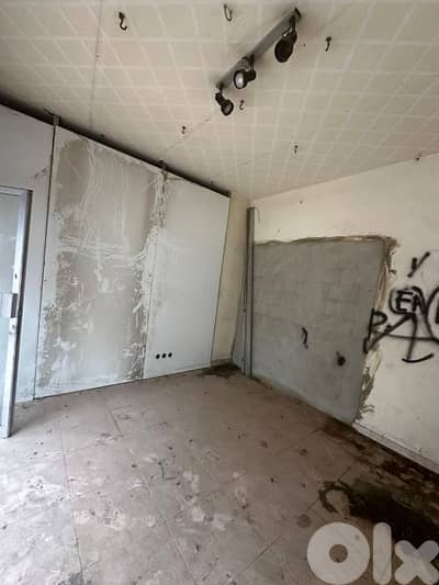 2 shops for sale in sin El fil