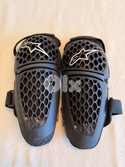 Brand New Alpinestars Bionic Plus Knee Protectors - Size S/M