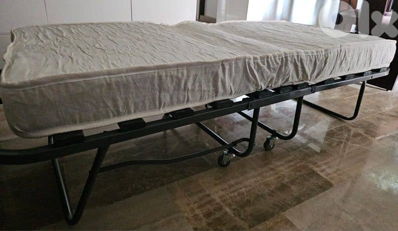 Foldable bed - تخت 1