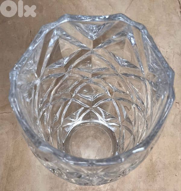 Hand-carved crystal glass vase 3