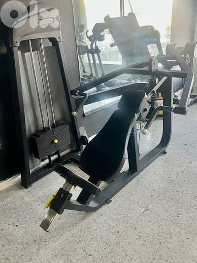 chest press / adductor machine