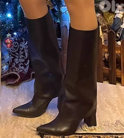 black sleeve boots