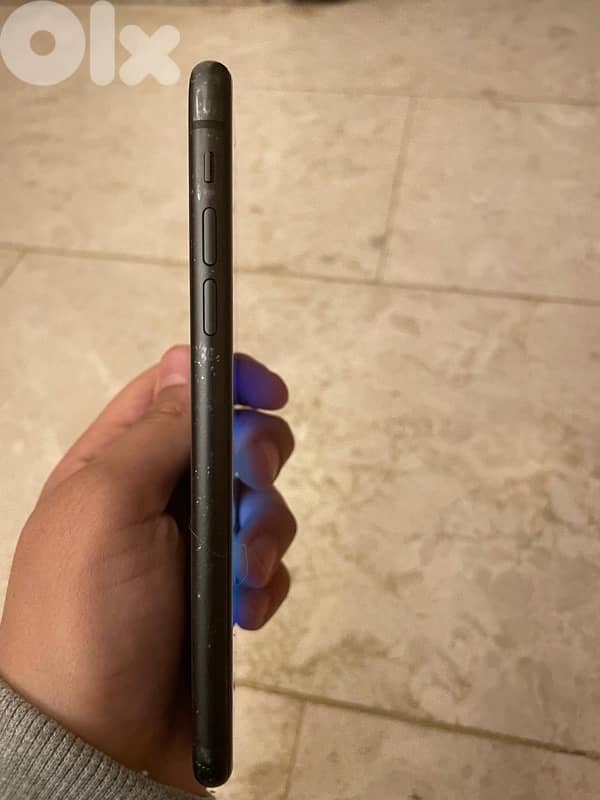 iPhone 11 - Battery Capacity = 68% 2