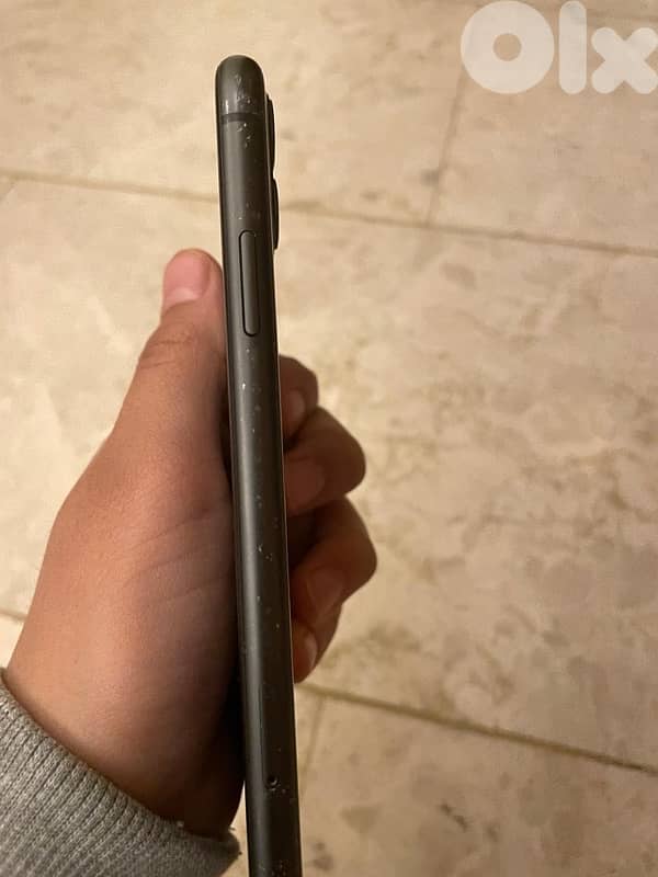 iPhone 11 - Battery Capacity = 68% 3